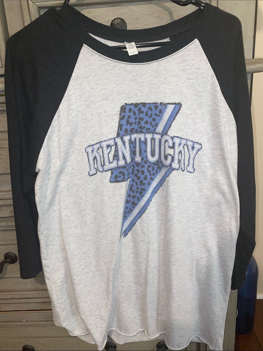 Kentucky Graphic Raglan Tee size large